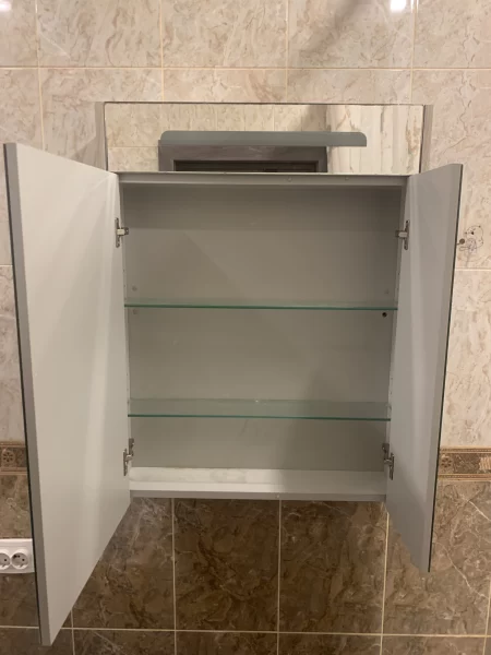 Шкаф-зеркало в ванную