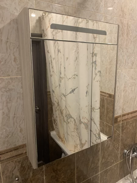 Шкаф-зеркало в ванную